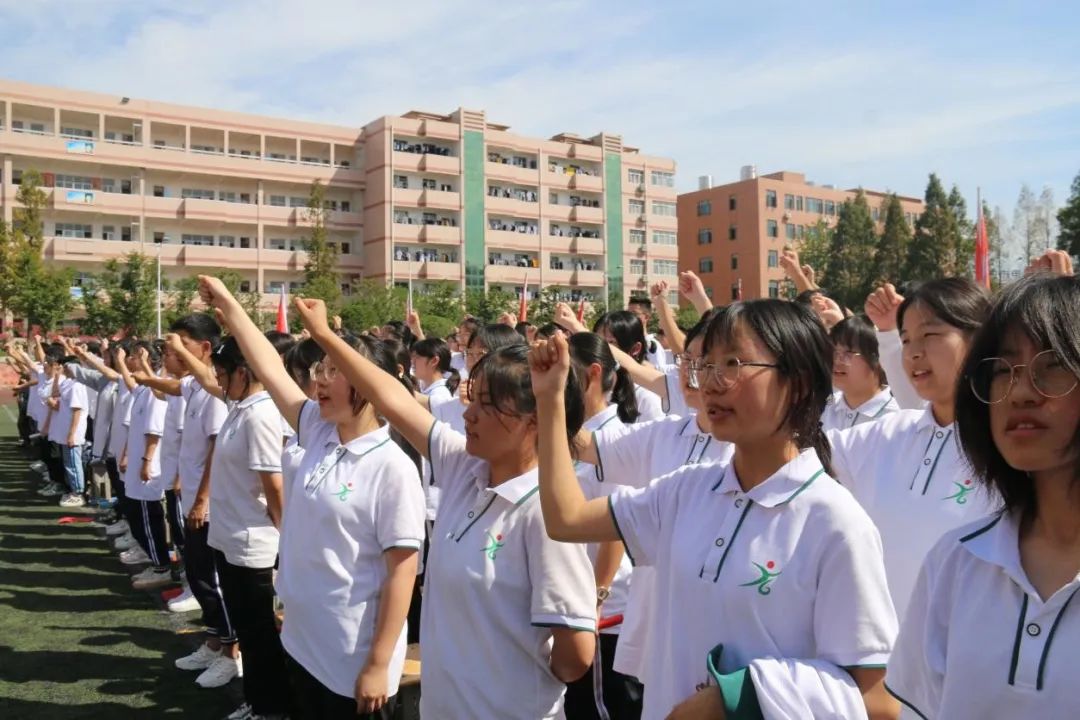 枣阳阳光中学校长图片