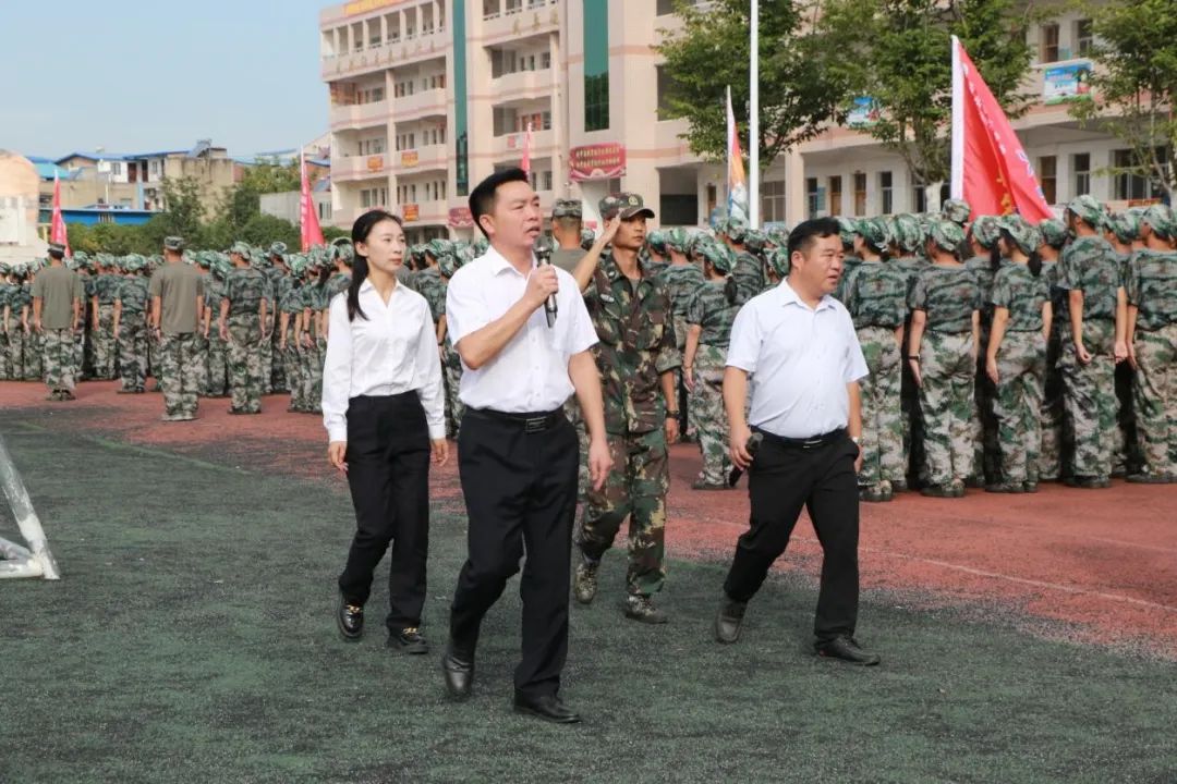 枣阳阳光中学校长图片