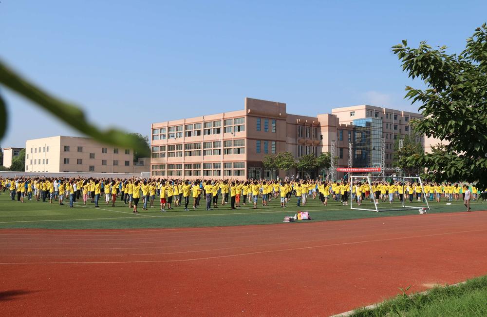 枣阳阳光中学校长图片